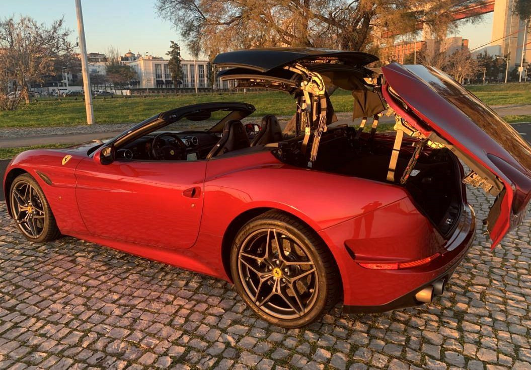 
                                                Fille au pair
                                                 Ferrari California T 560cv 21000euros