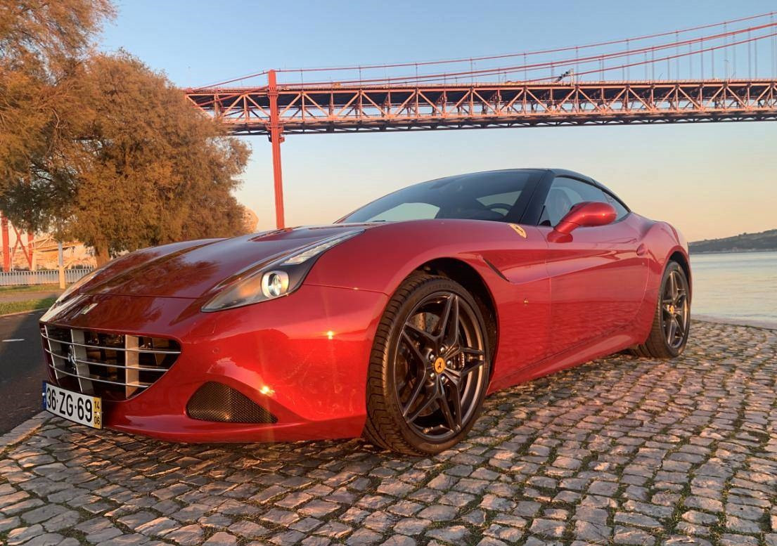 
                                                Fille au pair
                                                 Ferrari California T 560cv 21000euros