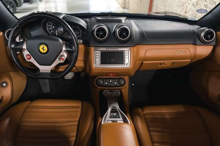 
                                                Voiture
                                                 Ferrari California V8 4.3 490ch