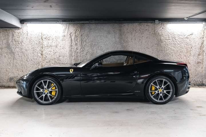 
                                                Voiture
                                                 Ferrari California V8 4.3 490ch