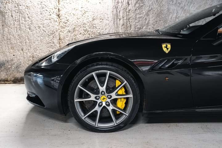 
                                                Voiture
                                                 Ferrari California V8 4.3 490ch