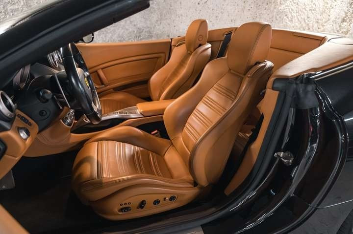 
                                                Voiture
                                                 Ferrari California V8 4.3 490ch