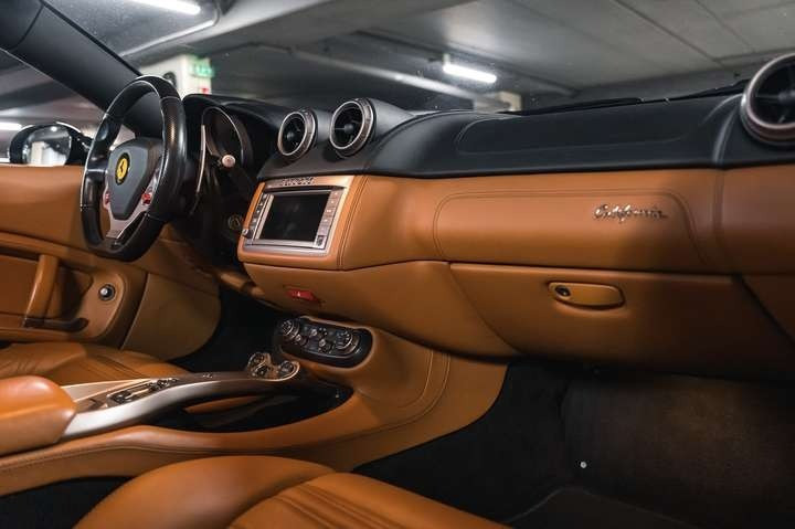 
                                                Voiture
                                                 Ferrari California V8 4.3 490ch
