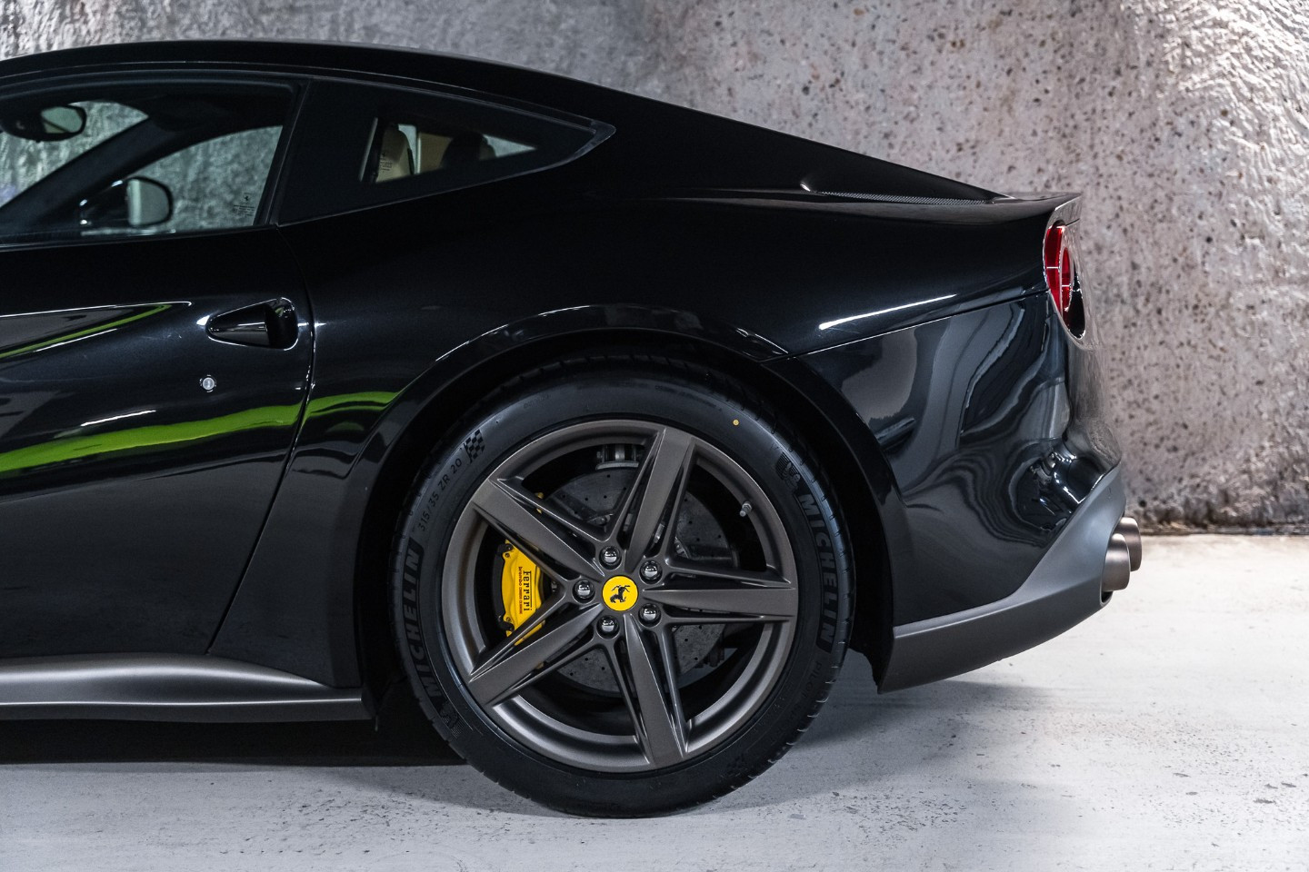 
                                                Voiture
                                                 Ferrari F12 Berlinetta V12 6.0 740