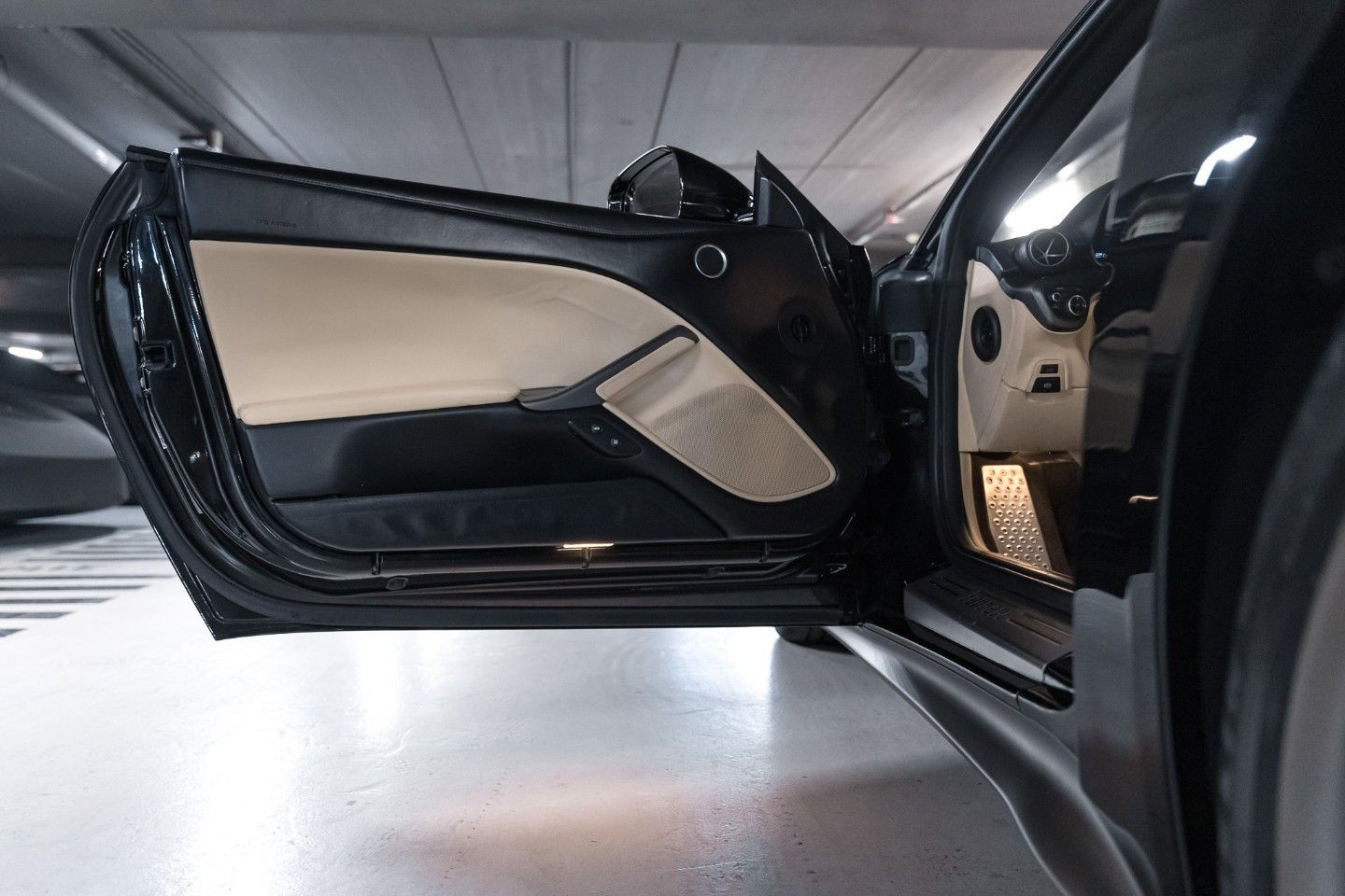 
                                                Voiture
                                                 Ferrari F12 Berlinetta V12 6.0 740