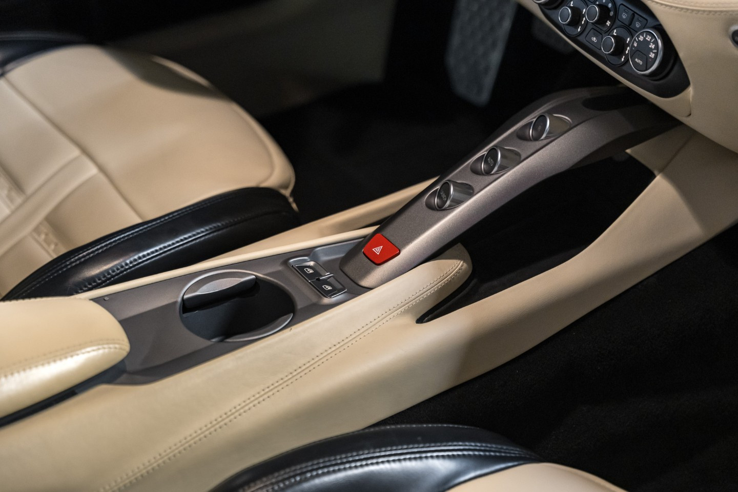 
                                                Voiture
                                                 Ferrari F12 Berlinetta V12 6.0 740