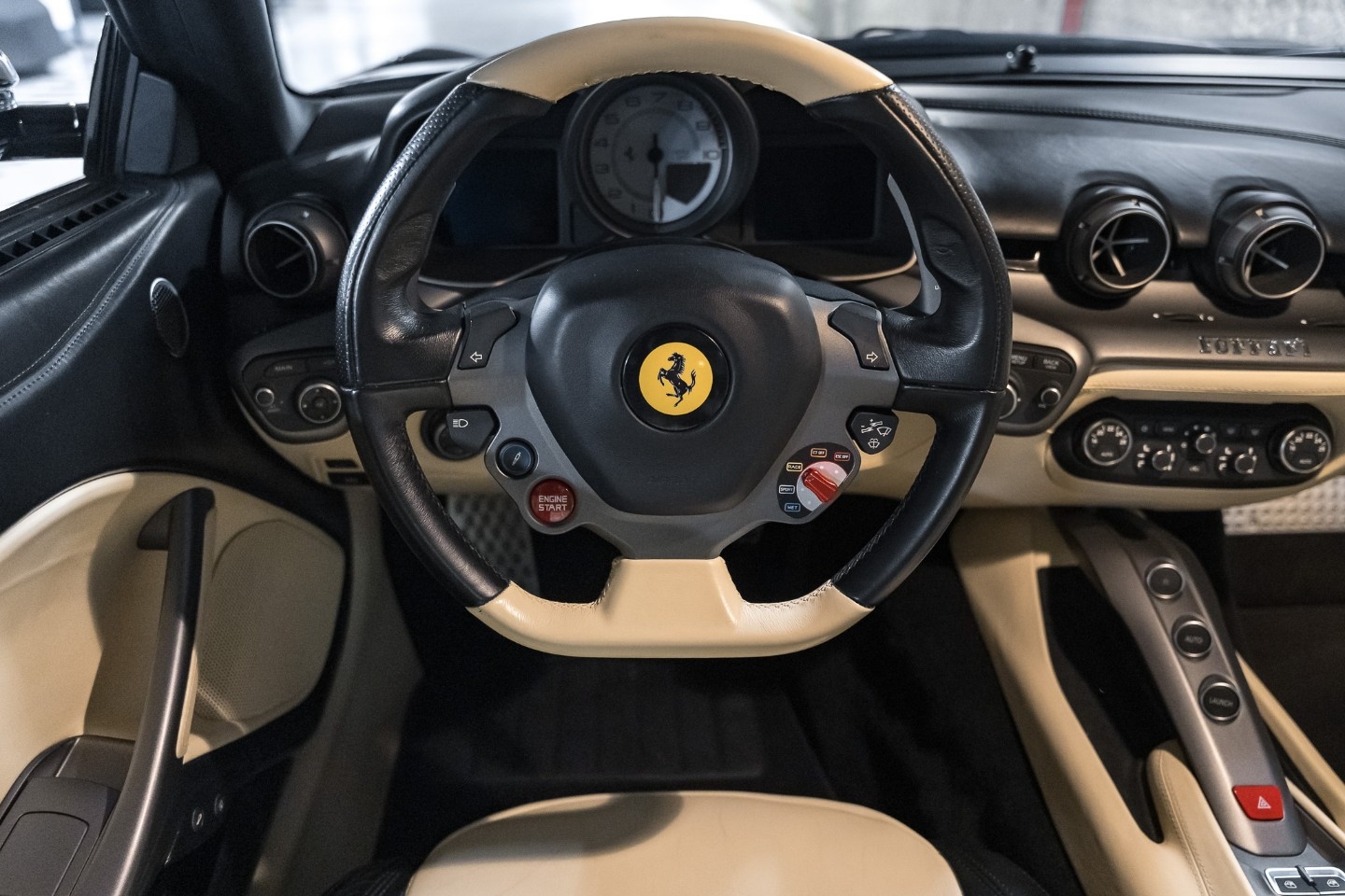 
                                                Voiture
                                                 Ferrari F12 Berlinetta V12 6.0 740