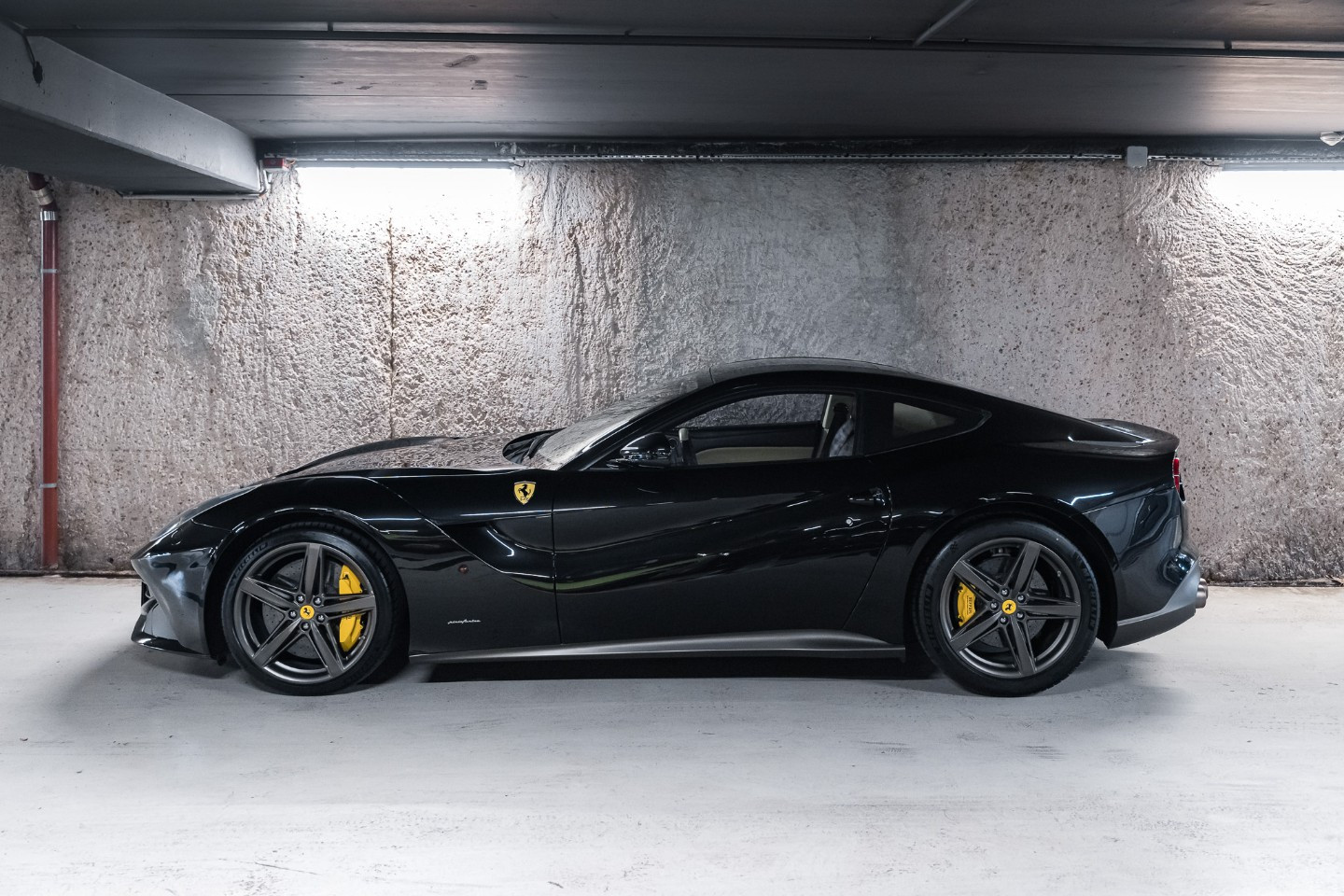 
                                                Voiture
                                                 Ferrari F12 Berlinetta V12 6.0 740