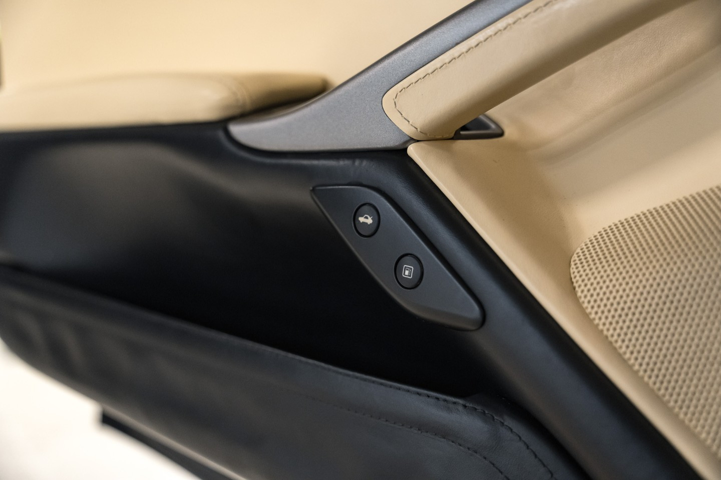 
                                                Voiture
                                                 Ferrari F12 Berlinetta V12 6.0 740