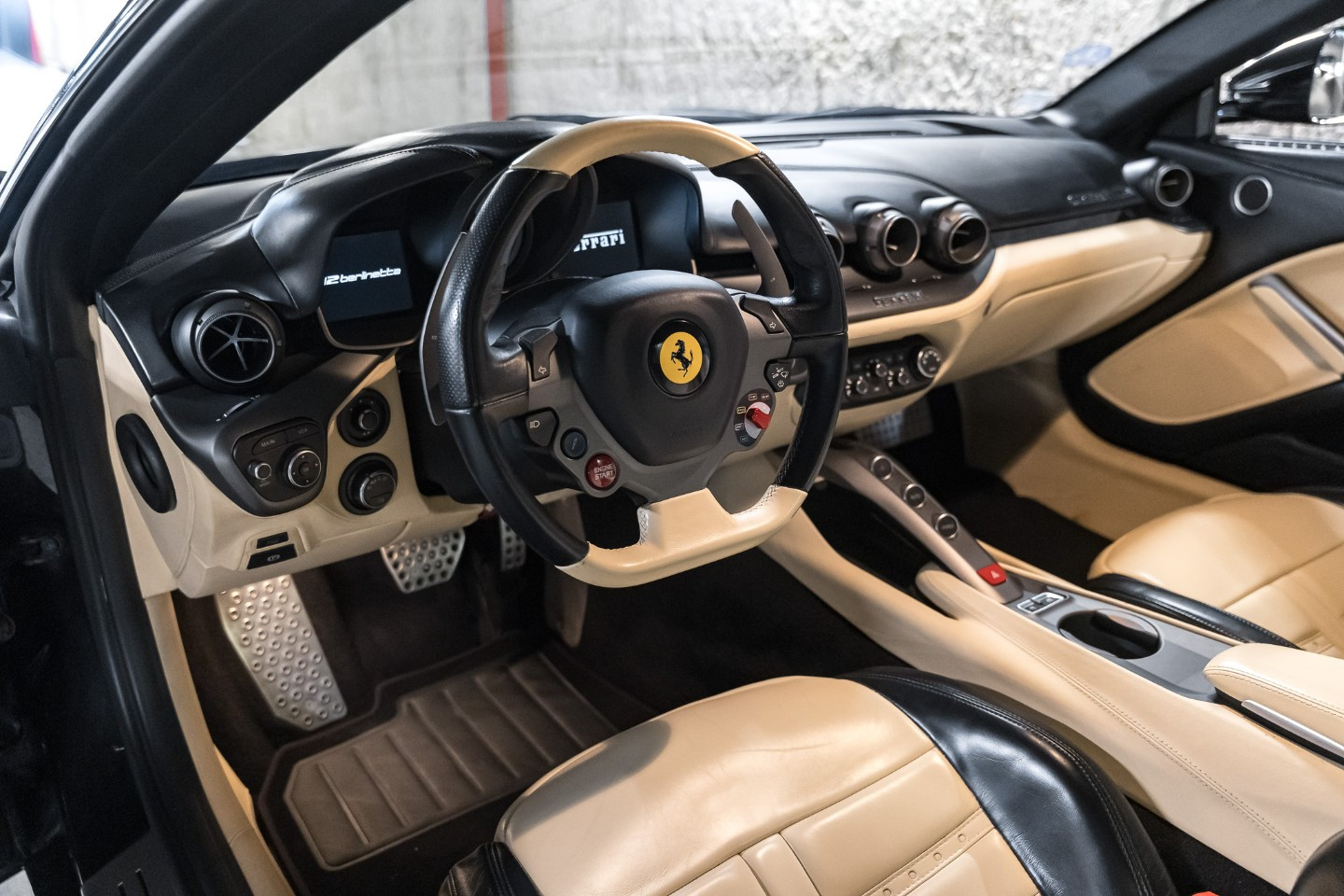 
                                                Voiture
                                                 Ferrari F12 Berlinetta V12 6.0 740