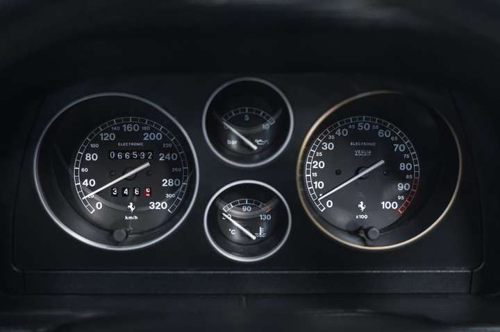 
                                                Voiture
                                                 Ferrari F355 3.5i Spider