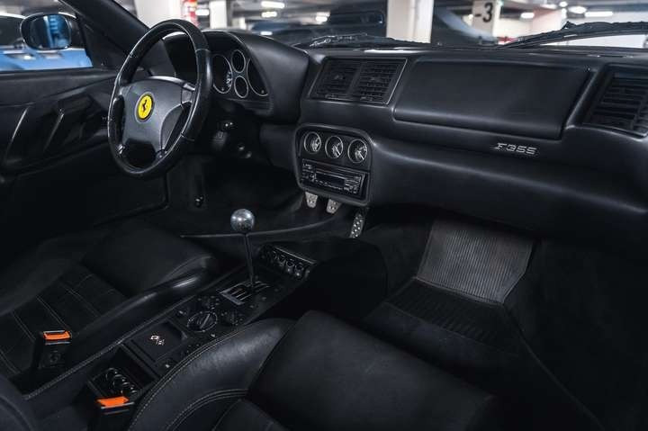 
                                                Voiture
                                                 Ferrari F355 3.5i Spider