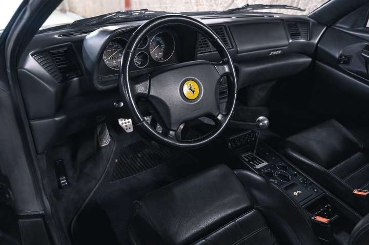 
                                                Voiture
                                                 Ferrari F355 3.5i Spider