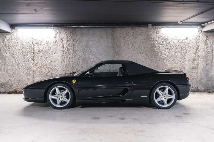 
                                                Voiture
                                                 Ferrari F355 3.5i Spider