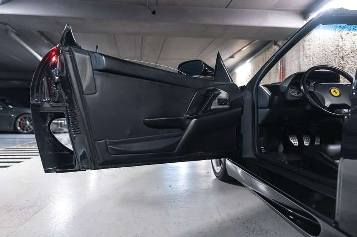 
                                                Voiture
                                                 Ferrari F355 3.5i Spider