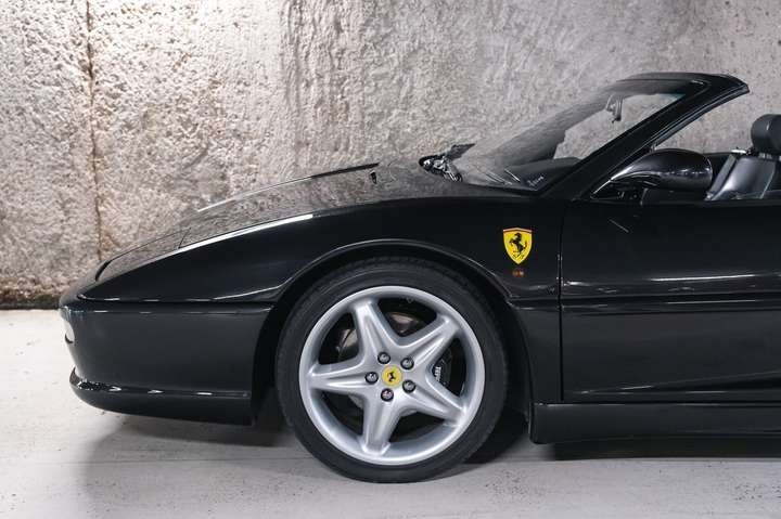 
                                                Voiture
                                                 Ferrari F355 3.5i Spider