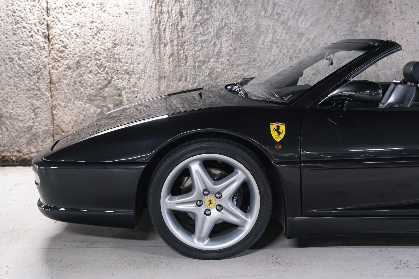 
                                                Voiture
                                                 Ferrari F355 Spider V8 3.5 380