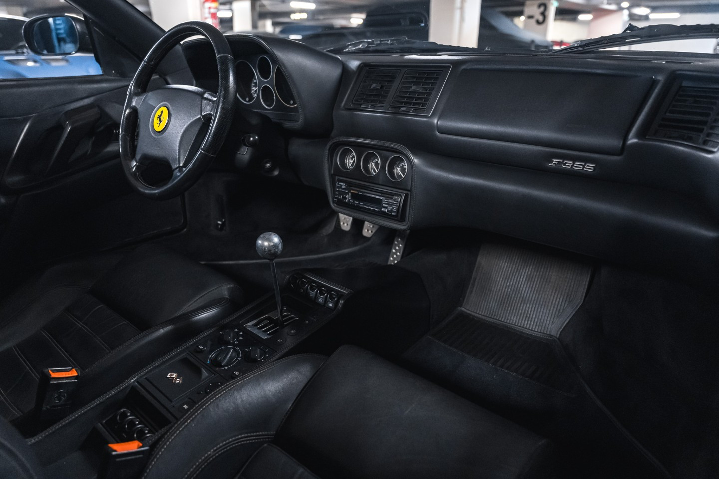 
                                                Voiture
                                                 Ferrari F355 Spider V8 3.5 380