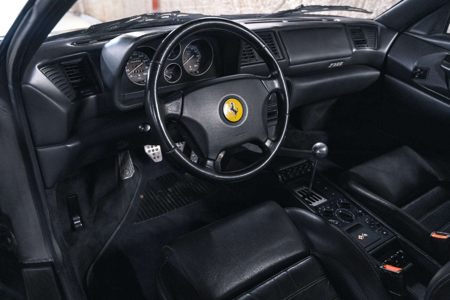 
                                                Voiture
                                                 Ferrari F355 Spider V8 3.5 380