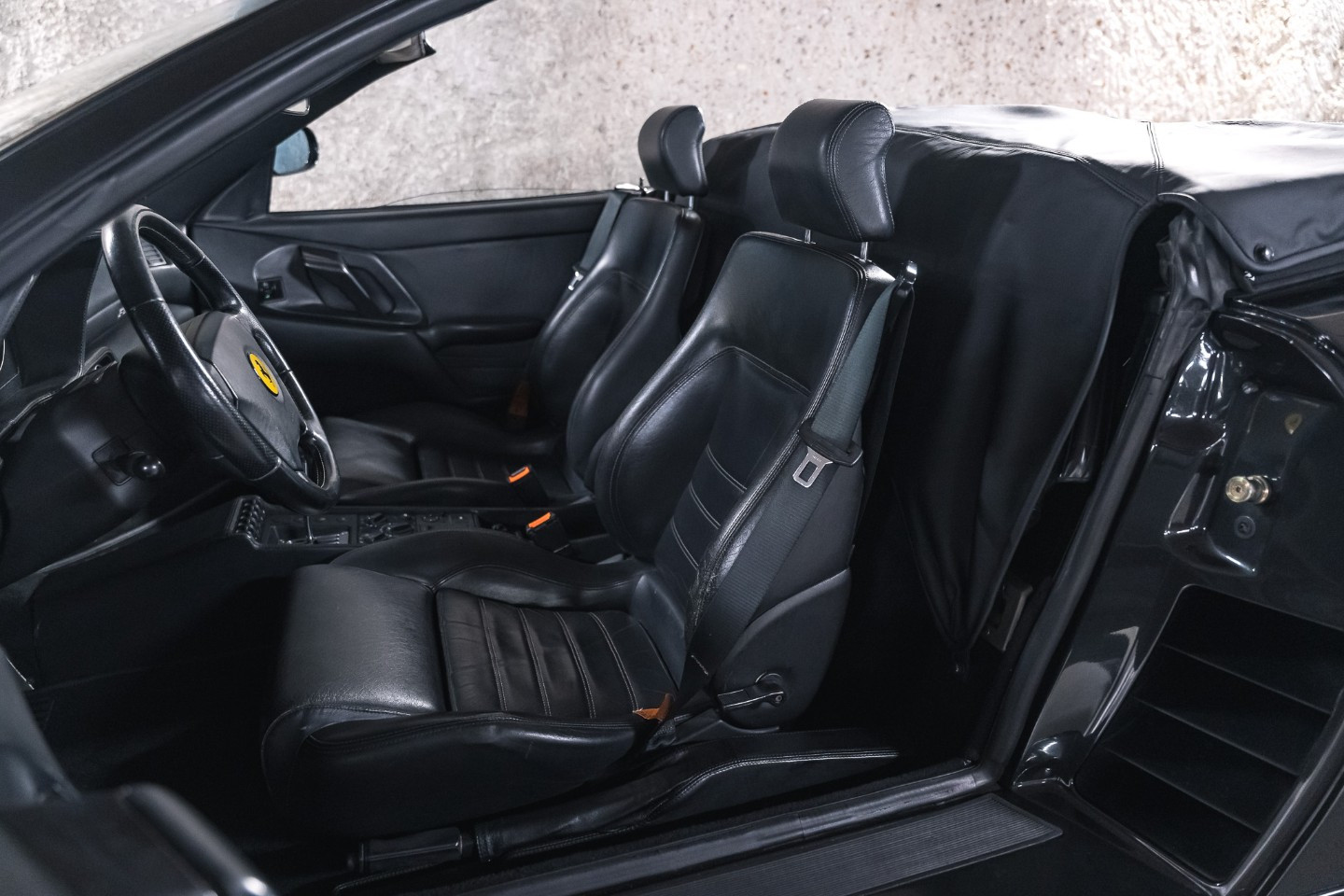 
                                                Voiture
                                                 Ferrari F355 Spider V8 3.5 380
