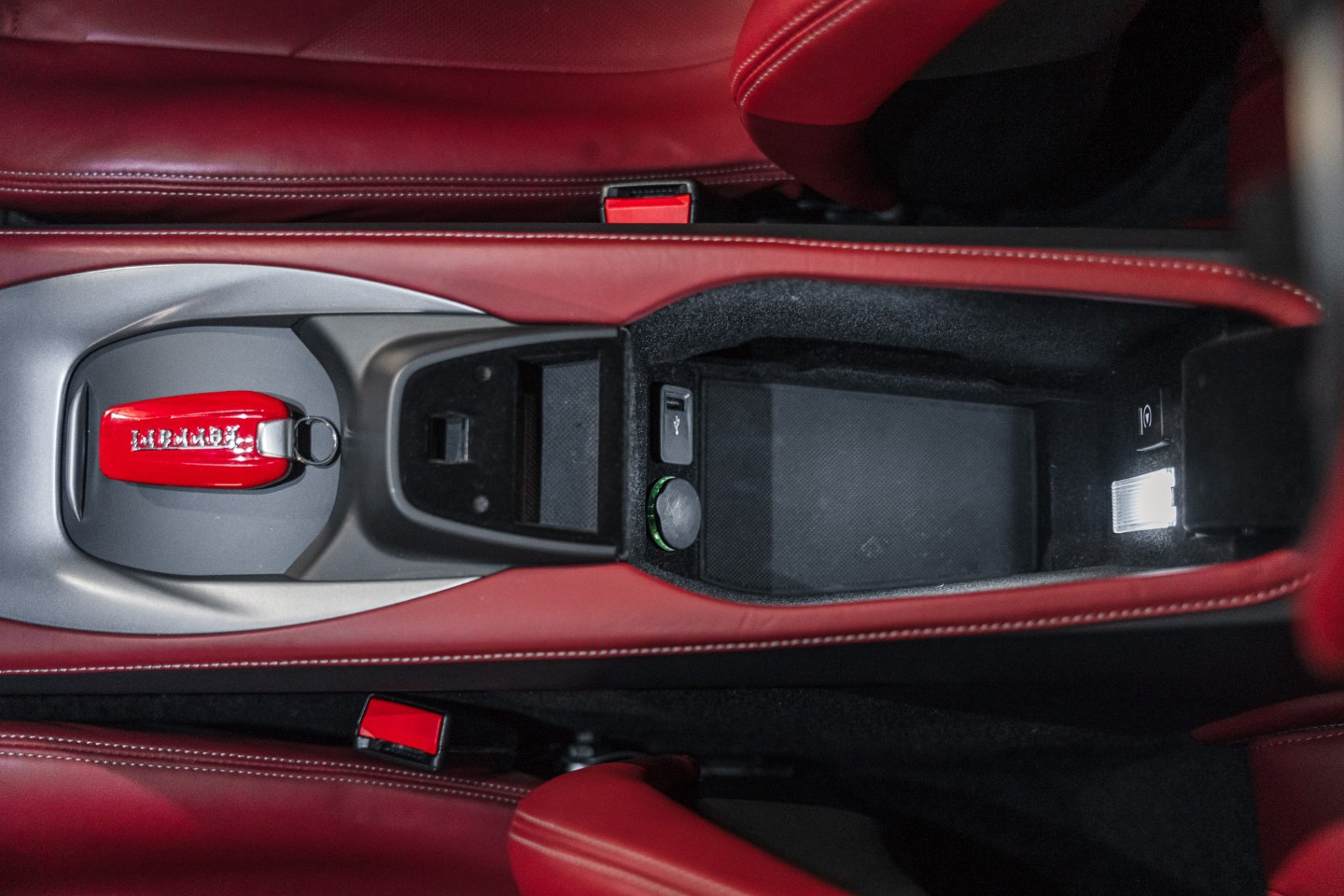 
                                                Voiture
                                                 Ferrari Portofino 4.0 V8 600