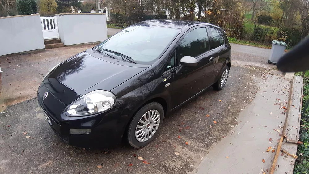 
                                                Voiture
                                                 Fiat Punto 1.2 8V 69