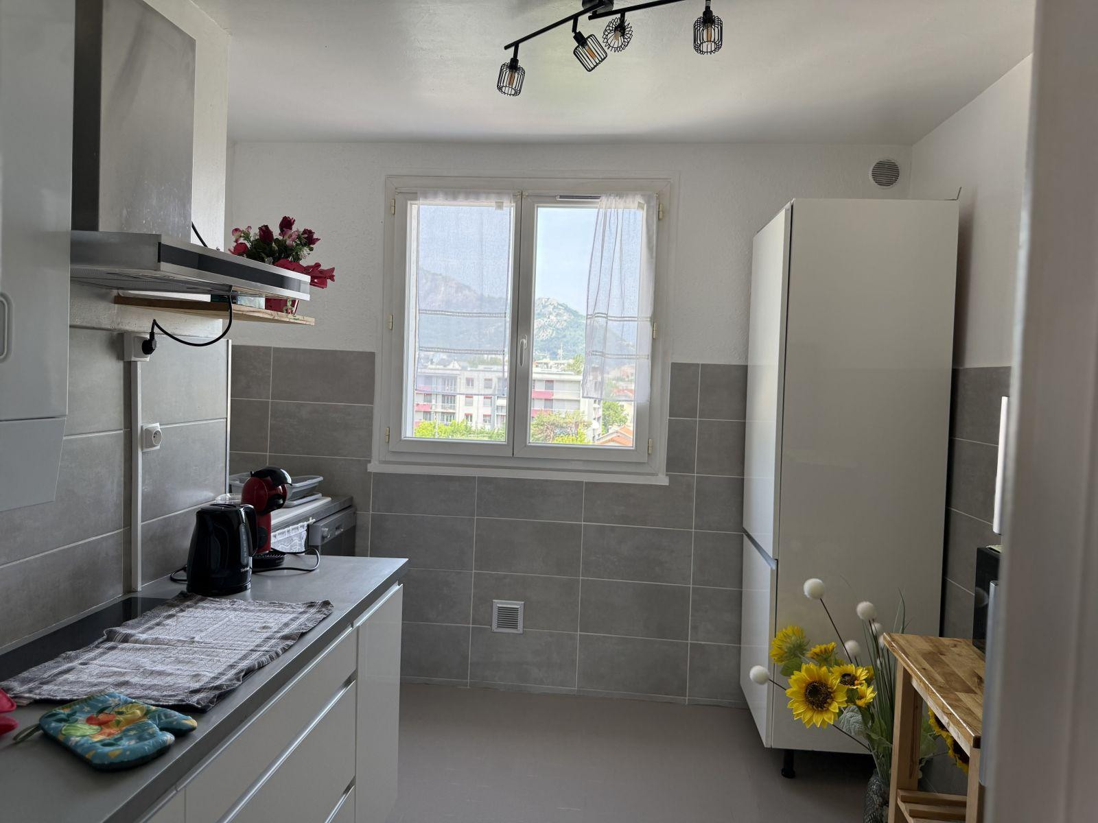 
                                                Location
                                                 Fontaine superbe T3 meublé/tout équipé/bien situé