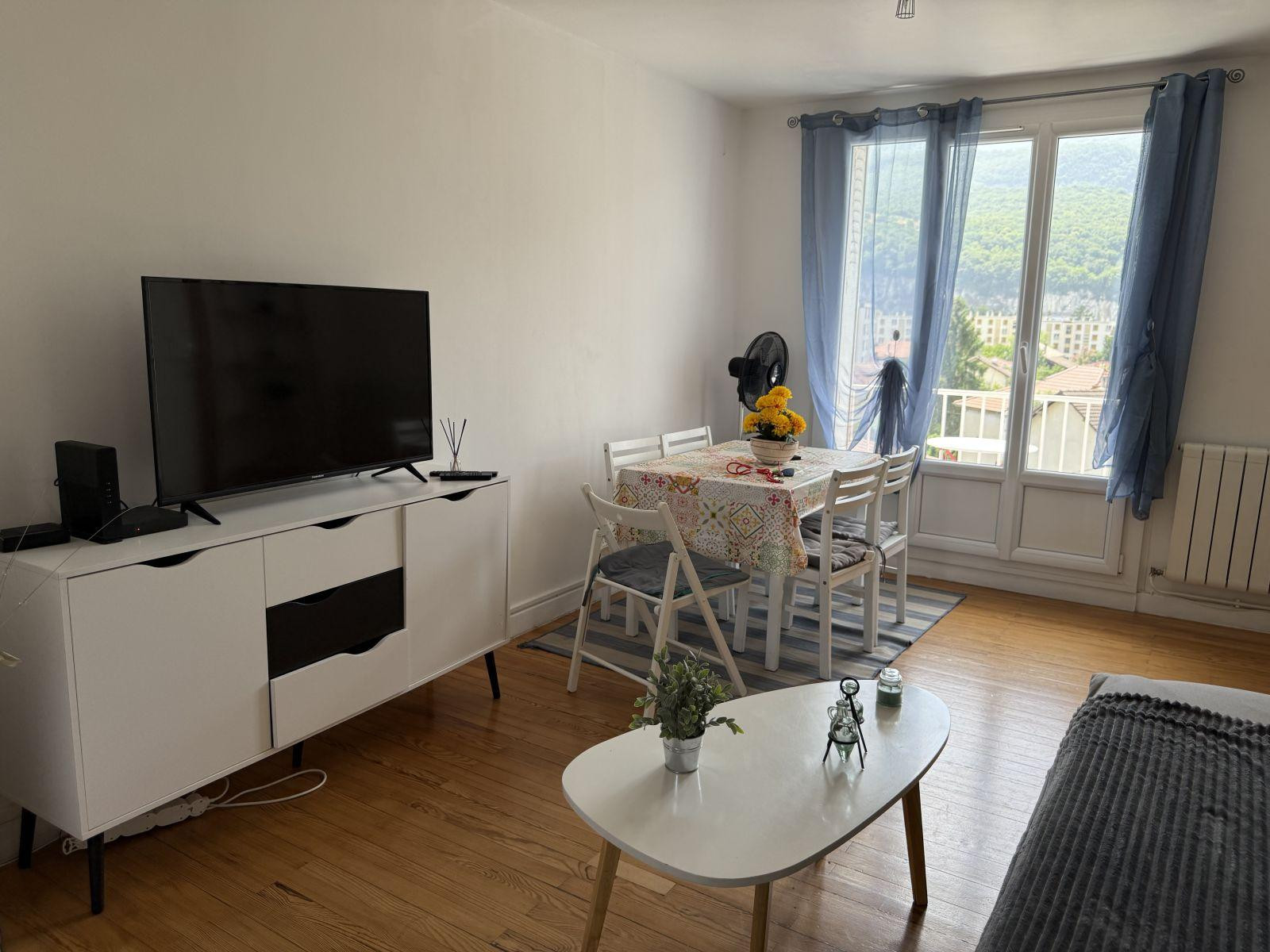 
                                                Location
                                                 Fontaine superbe T3 meublé/tout équipé/bien situé