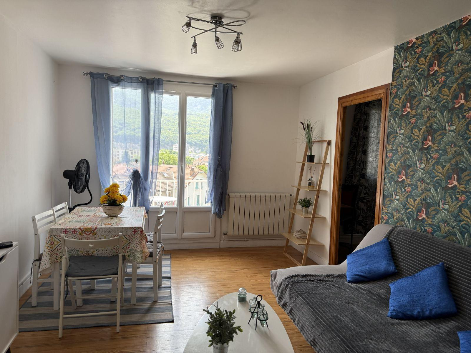
                                                Location
                                                 Fontaine superbe T3 meublé/tout équipé/bien situé