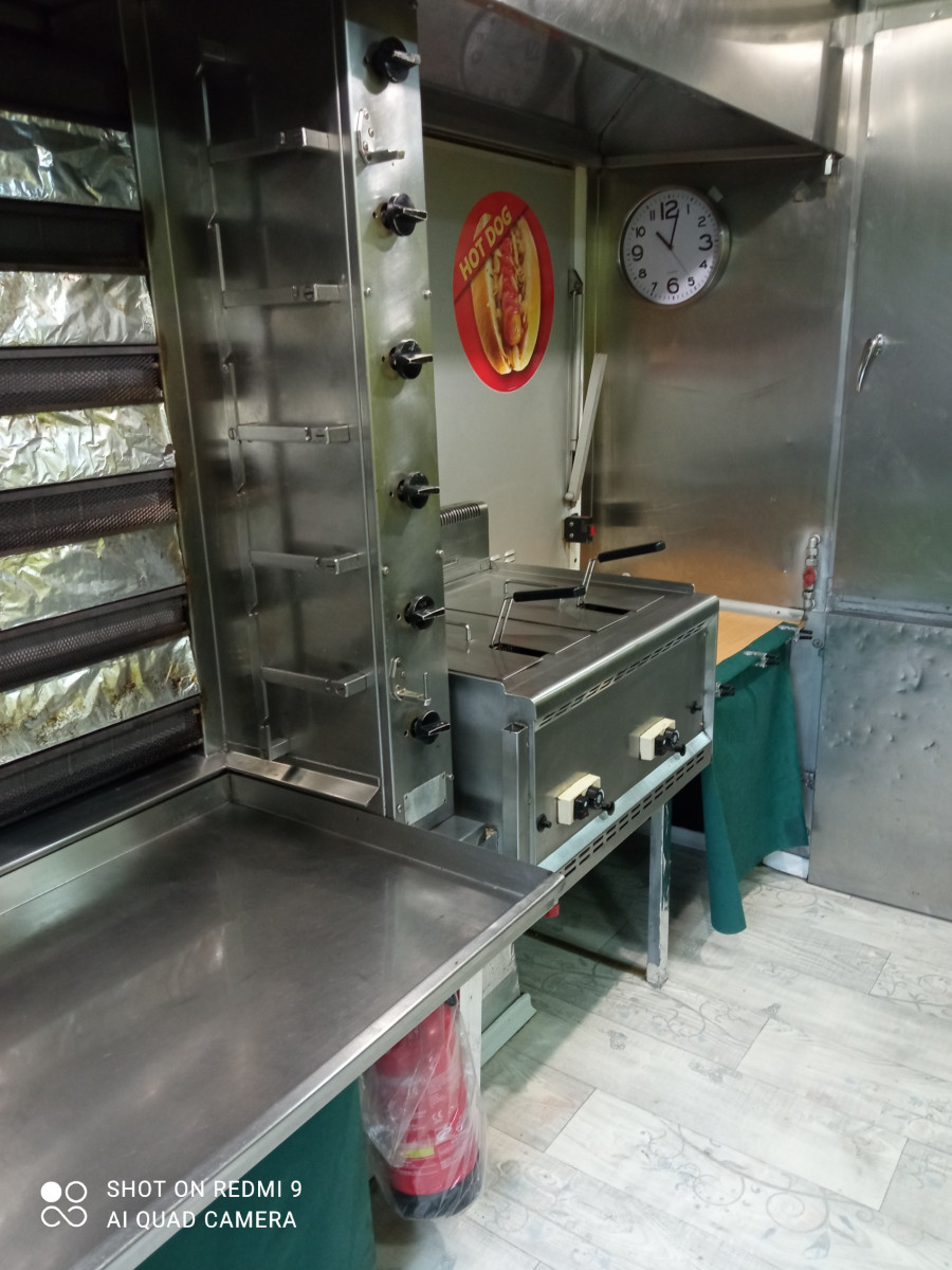 
                                                Utilitaire
                                                 FOOD TRUCK ROTISSERIE