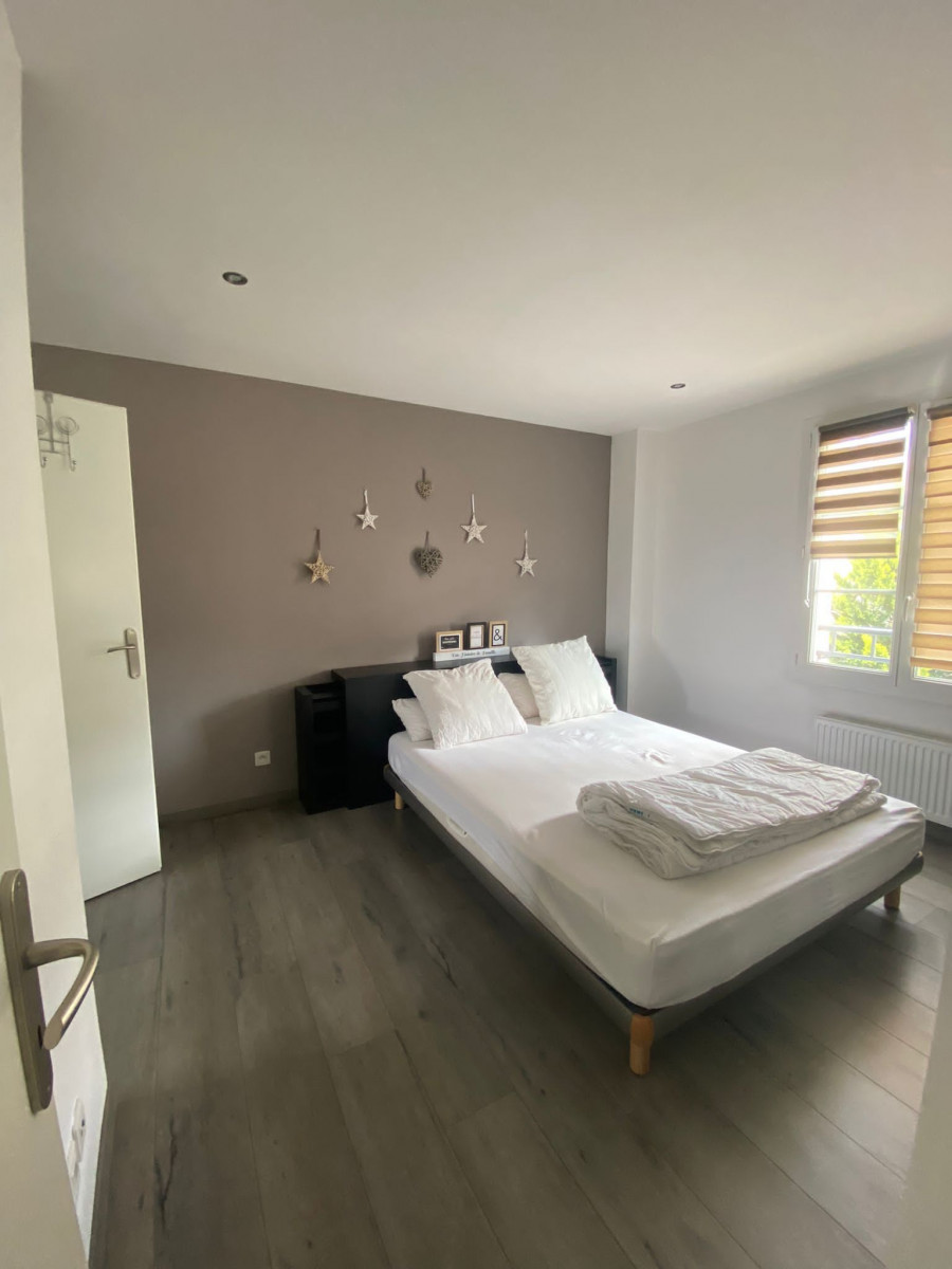 
                                                Location
                                                 FOR RENT - MAISON A LOUER (loyer tout inclus)