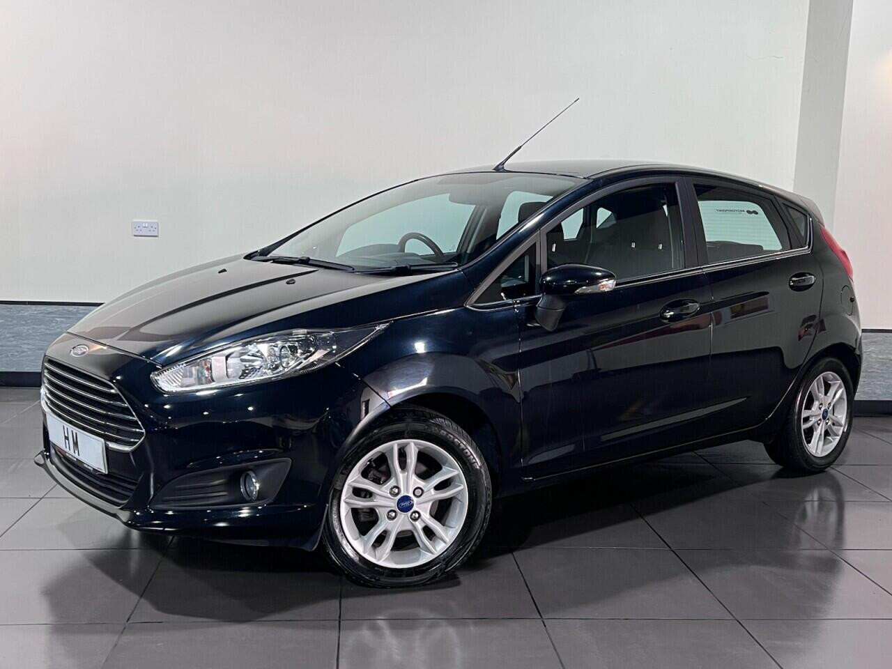 
                                                Voiture
                                                 Ford Fiesta 1.0 Zetec Hatchback 5dr Petrol Manual Euro 5 (s/s) (80 ps)