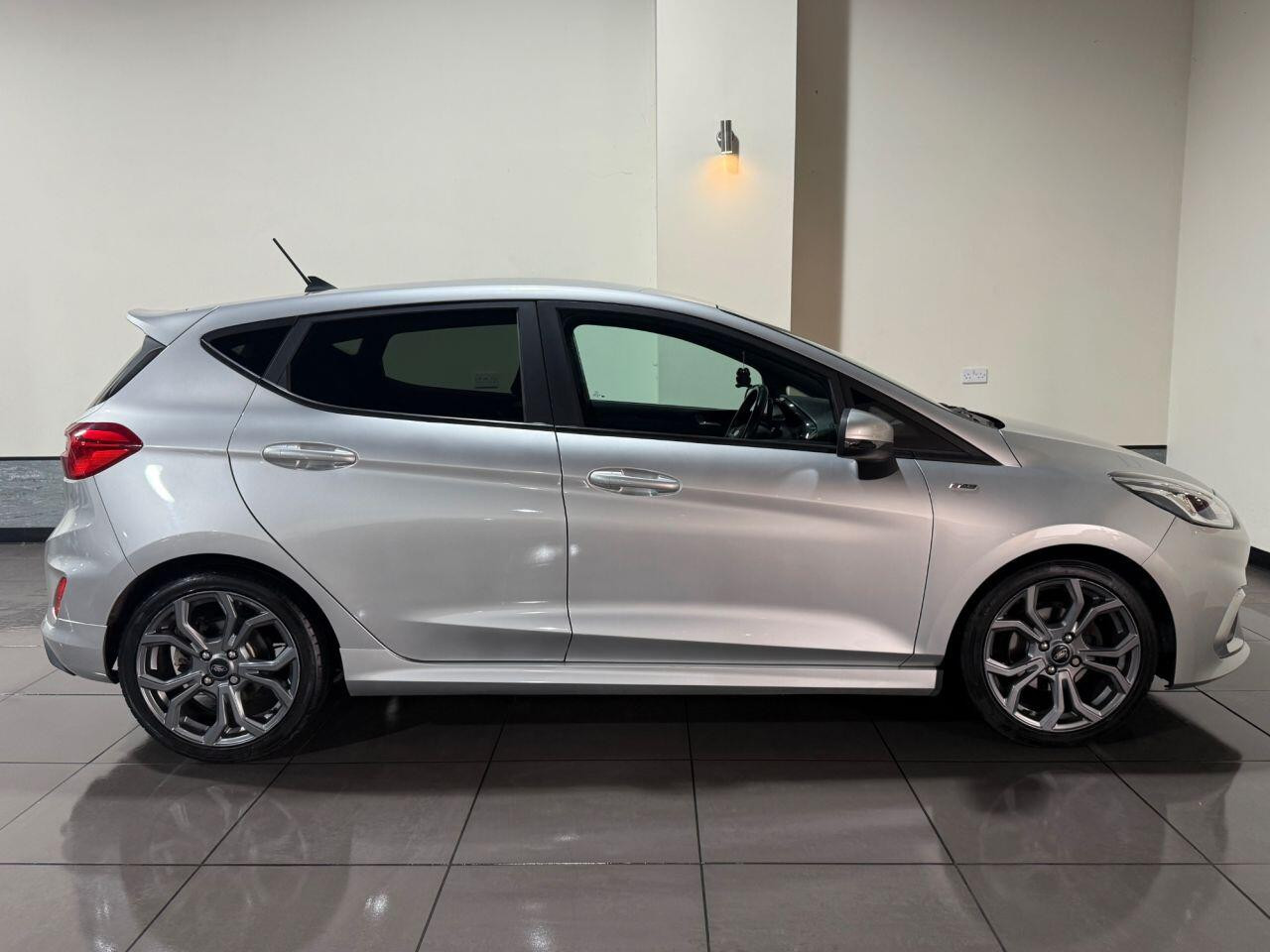 Voiture
                                                 Ford Fiesta 1.0T EcoBoost GPF ST-Line Hatchback 5dr Petrol Manual Euro 6 (s/s) (100 ps)