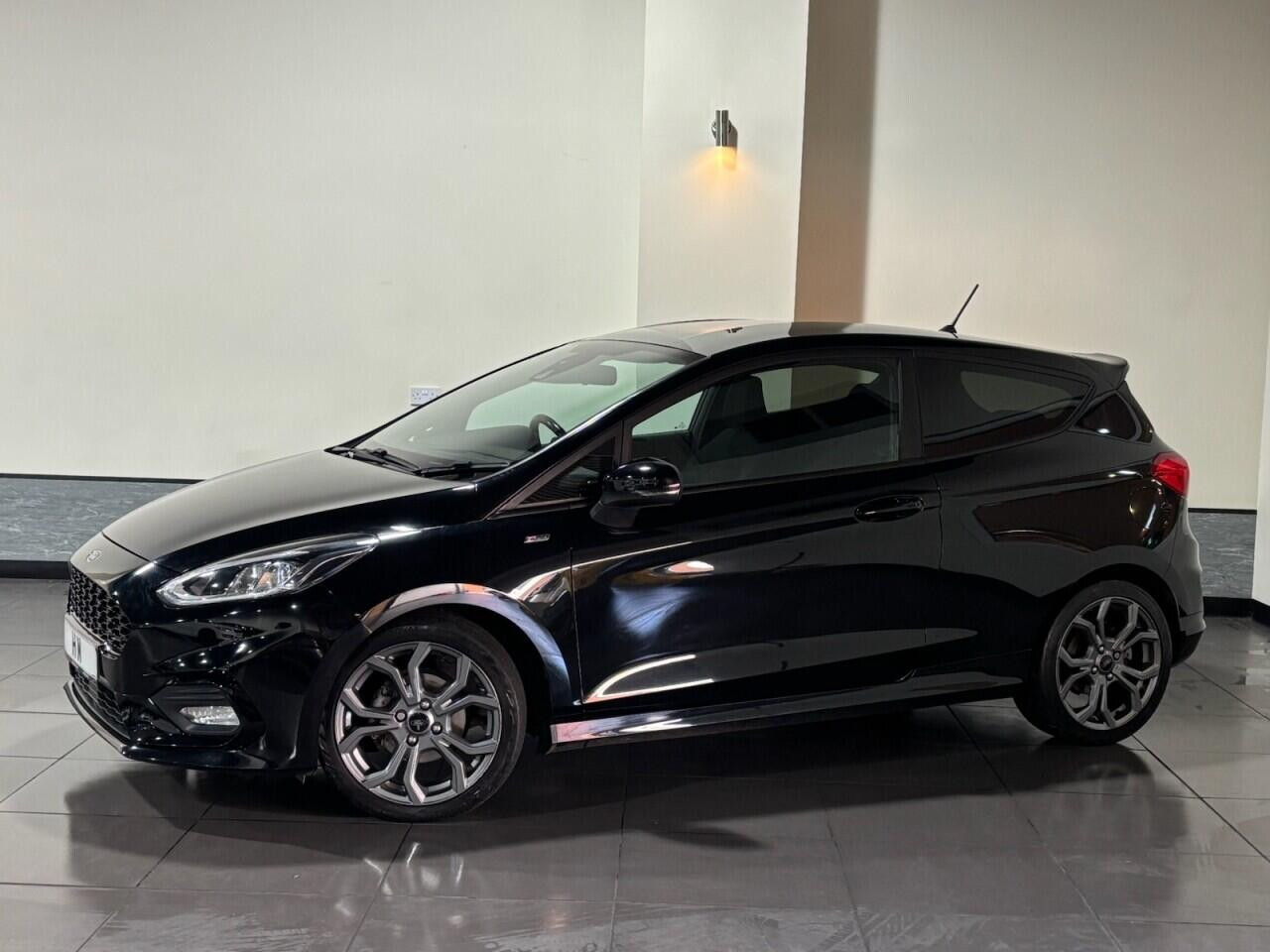 
                                                Voiture
                                                 Ford Fiesta 1.0T EcoBoost ST-Line Hatchback 3dr Petrol Manual Euro 6 (s/s) (140 ps)