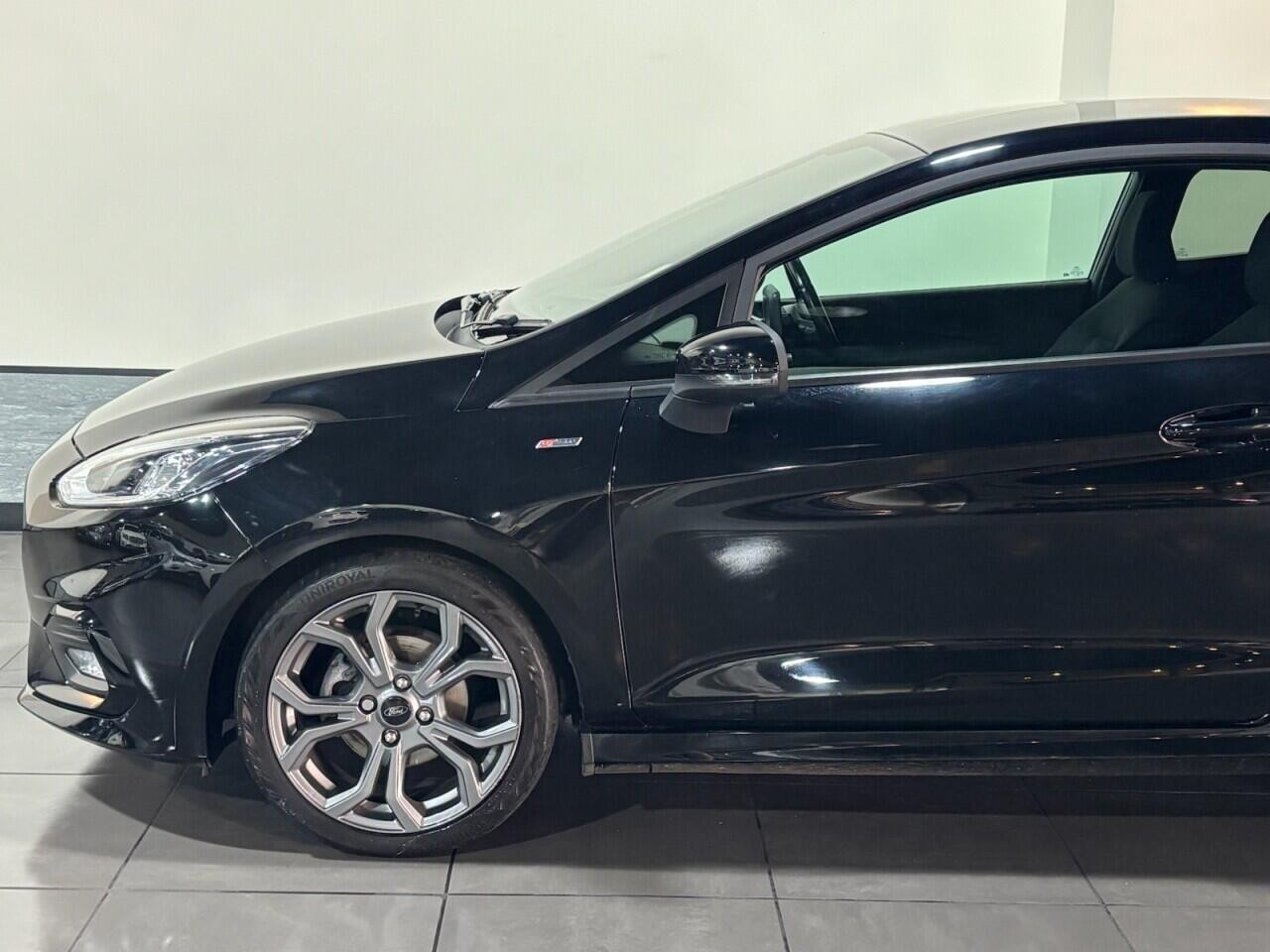 
                                                Voiture
                                                 Ford Fiesta 1.0T EcoBoost ST-Line Hatchback 3dr Petrol Manual Euro 6 (s/s) (140 ps)