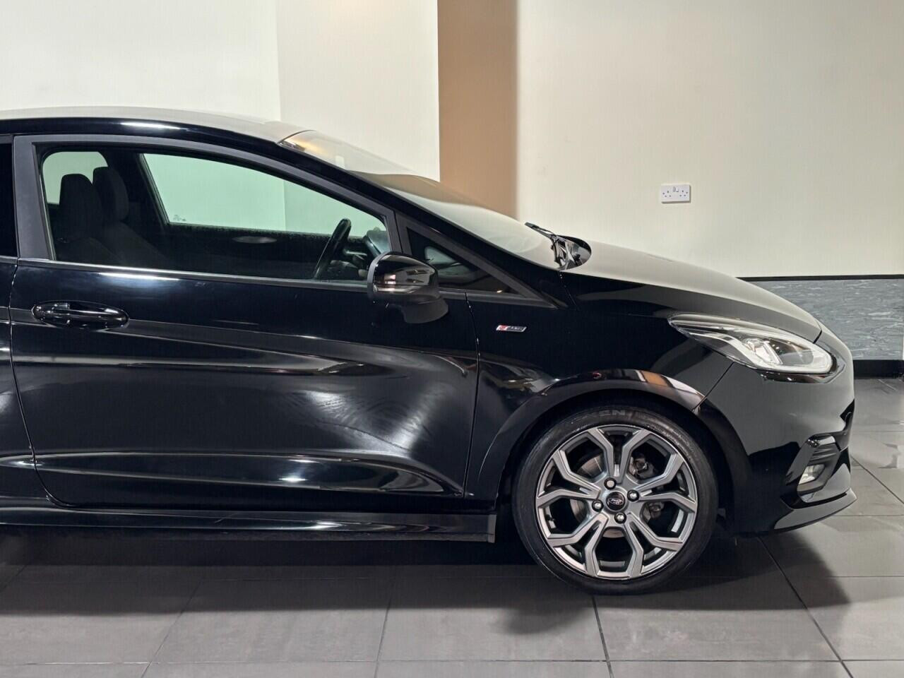 
                                                Voiture
                                                 Ford Fiesta 1.0T EcoBoost ST-Line Hatchback 3dr Petrol Manual Euro 6 (s/s) (140 ps)