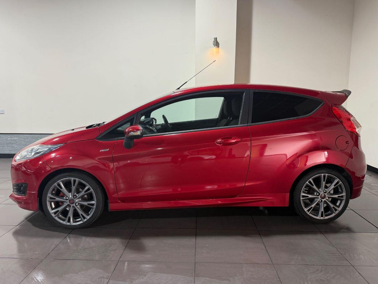 Voiture
                                                 Ford Fiesta 1.0T EcoBoost ST-Line Hatchback 3dr Petrol Manual Euro 6 (s/s) (140 ps)