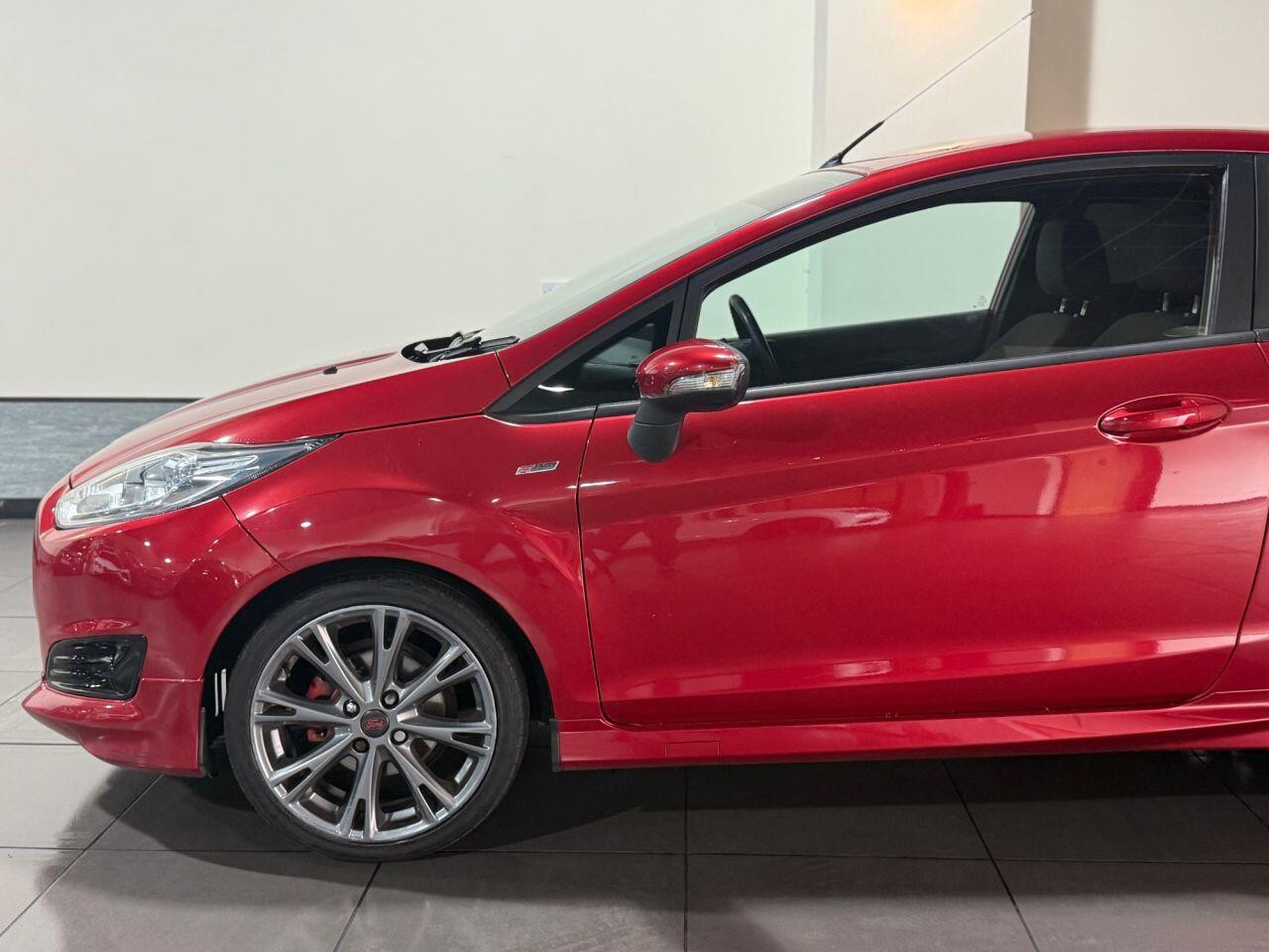 Voiture
                                                 Ford Fiesta 1.0T EcoBoost ST-Line Hatchback 3dr Petrol Manual Euro 6 (s/s) (140 ps)