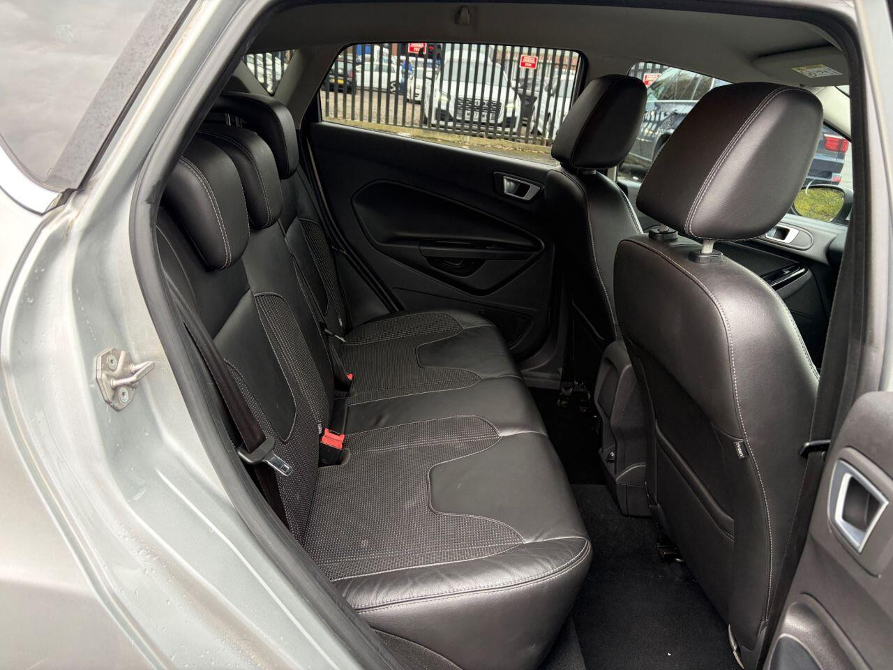 
                                                Voiture
                                                 Ford Fiesta 1.0T EcoBoost Titanium X Hatchback 5dr Petrol Manual Euro 5 (s/s) (125 ps) MOT 10/26 41K PSH CATS ULEZ