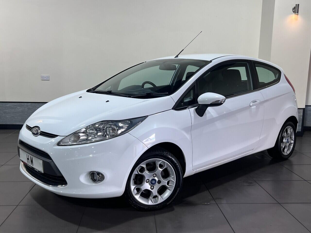 Voiture
                                                 Ford Fiesta 1.25 Zetec Hatchback 3dr Petrol Manual (129 g/km, 81 bhp)