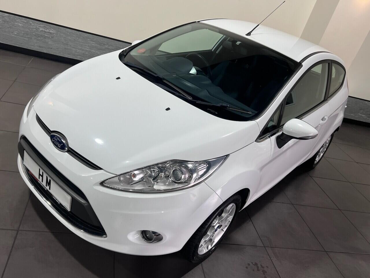 Voiture
                                                 Ford Fiesta 1.25 Zetec Hatchback 3dr Petrol Manual (129 g/km, 81 bhp)