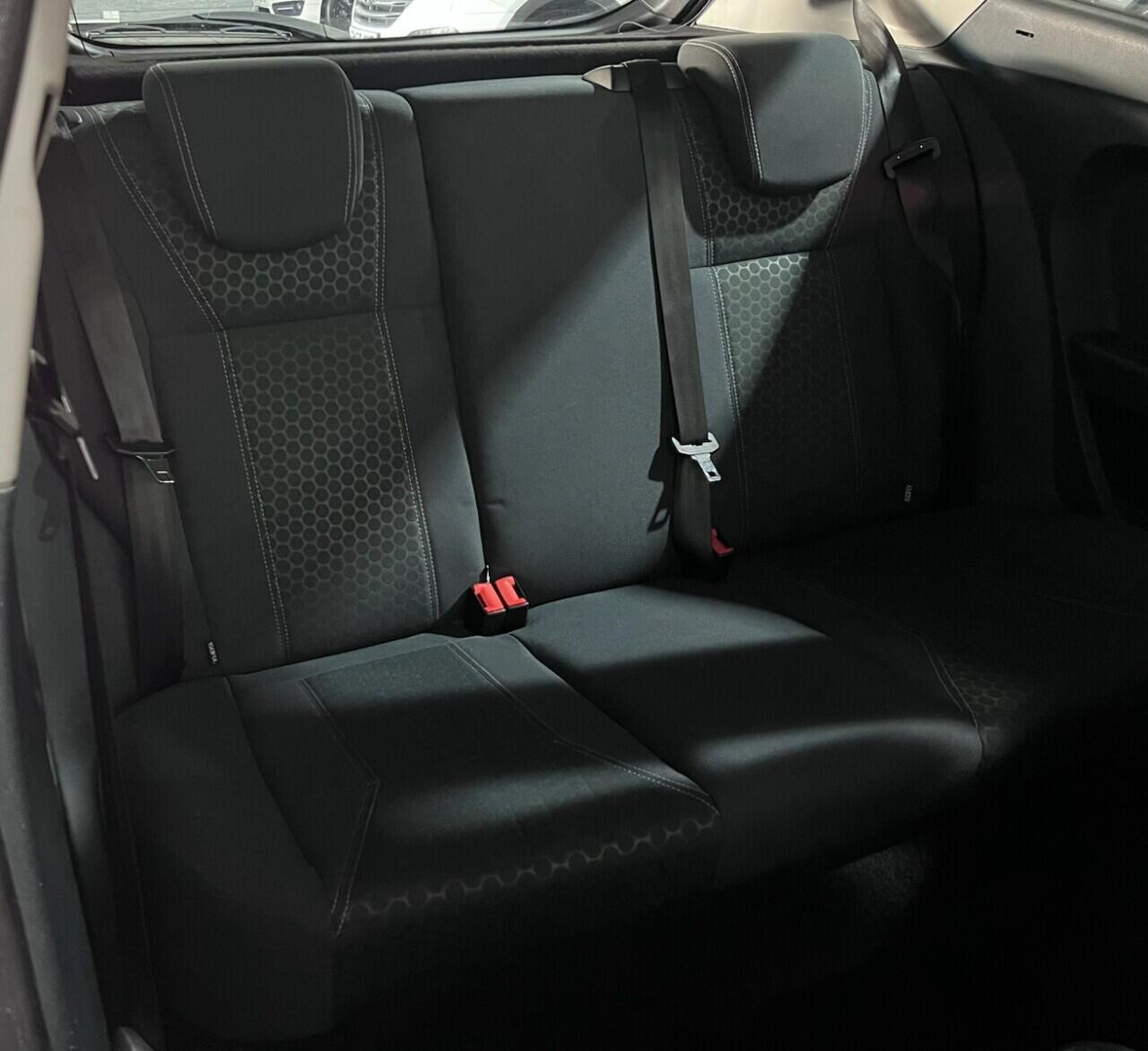 Voiture
                                                 Ford Fiesta 1.25 Zetec Hatchback 3dr Petrol Manual (129 g/km, 81 bhp)
