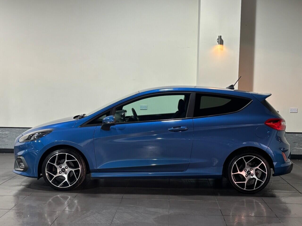 
                                                Voiture
                                                 Ford Fiesta 1.5T EcoBoost ST-2 Hatchback 3dr Petrol Manual Euro 6 (s/s) (200 ps)