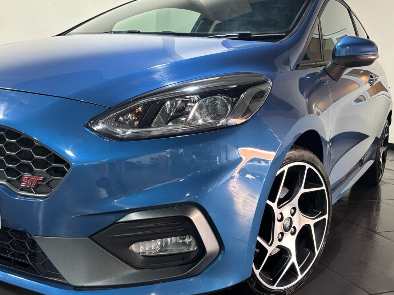 
                                                Voiture
                                                 Ford Fiesta 1.5T EcoBoost ST-2 Hatchback 3dr Petrol Manual Euro 6 (s/s) (200 ps)