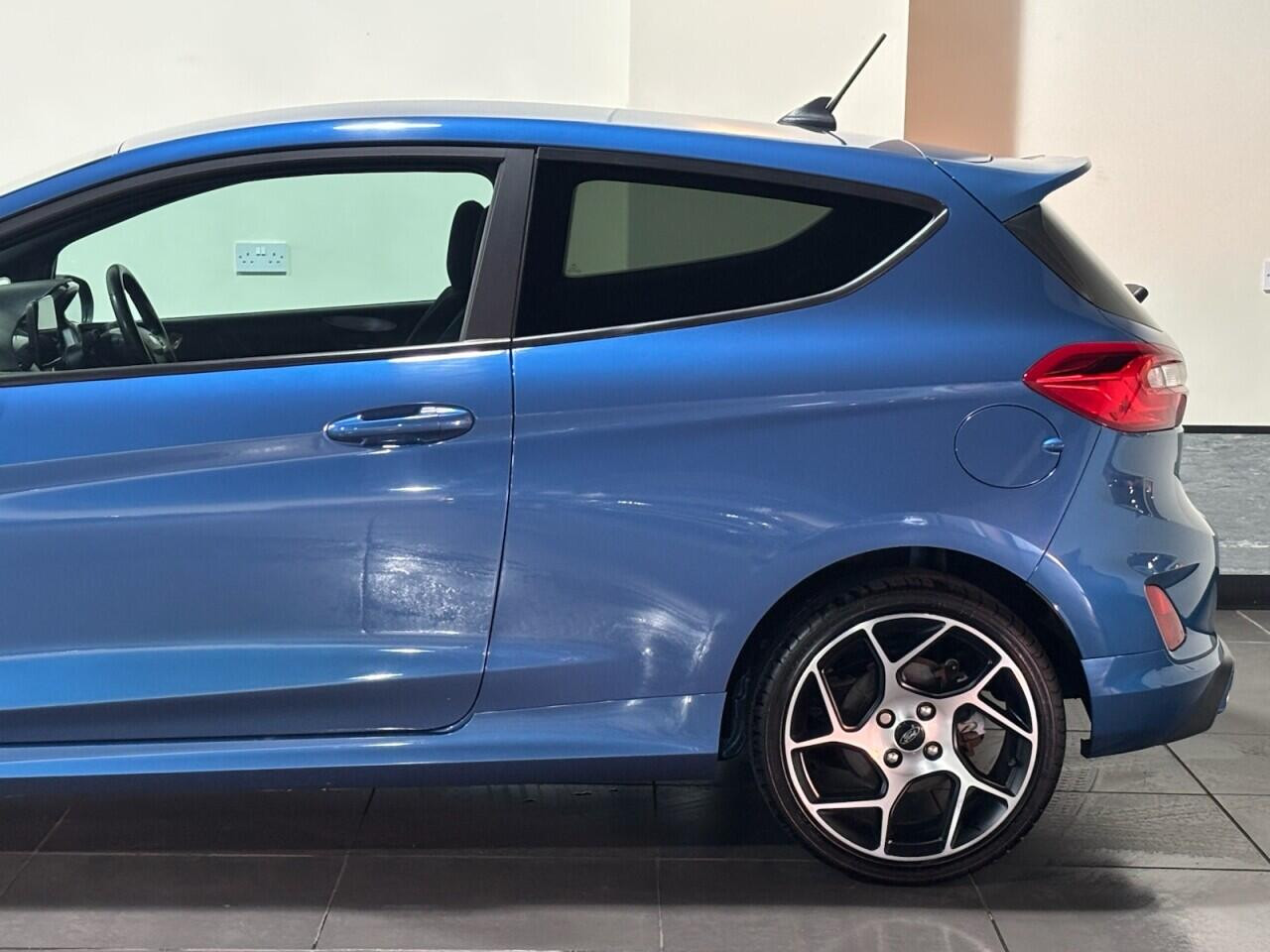 
                                                Voiture
                                                 Ford Fiesta 1.5T EcoBoost ST-2 Hatchback 3dr Petrol Manual Euro 6 (s/s) (200 ps)