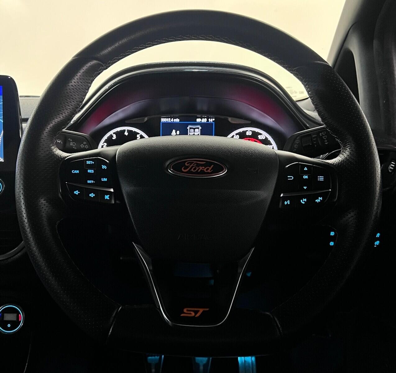 Voiture
                                                 Ford Fiesta 1.5T EcoBoost ST Performance Edition Hatchback 3dr Petrol Manual Euro 6 (s/s) (200 ps)