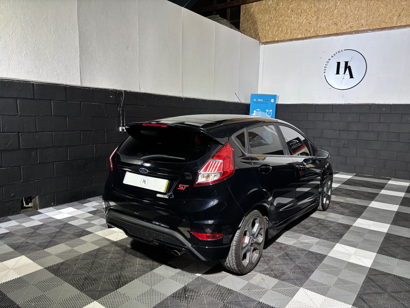 
                                                Voiture
                                                 Ford Fiesta ST-3