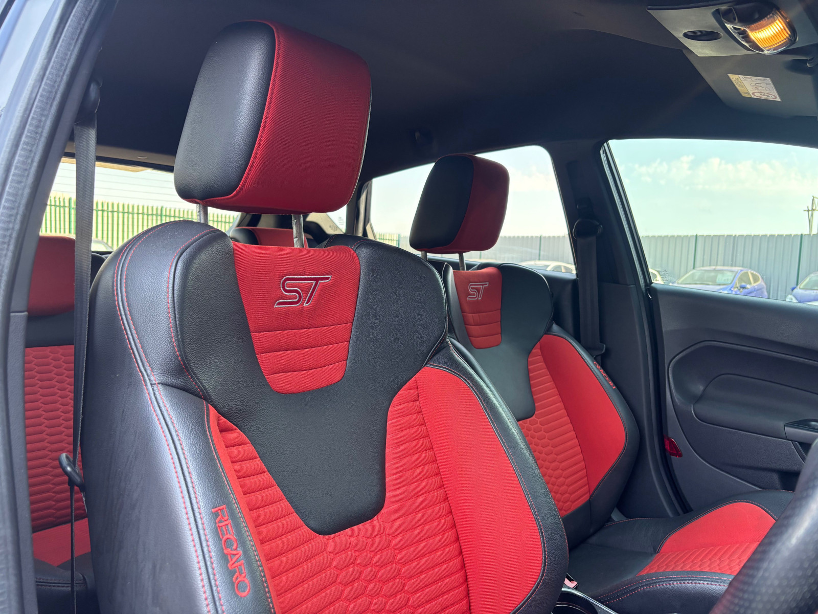 
                                                Voiture
                                                 Ford Fiesta ST-3