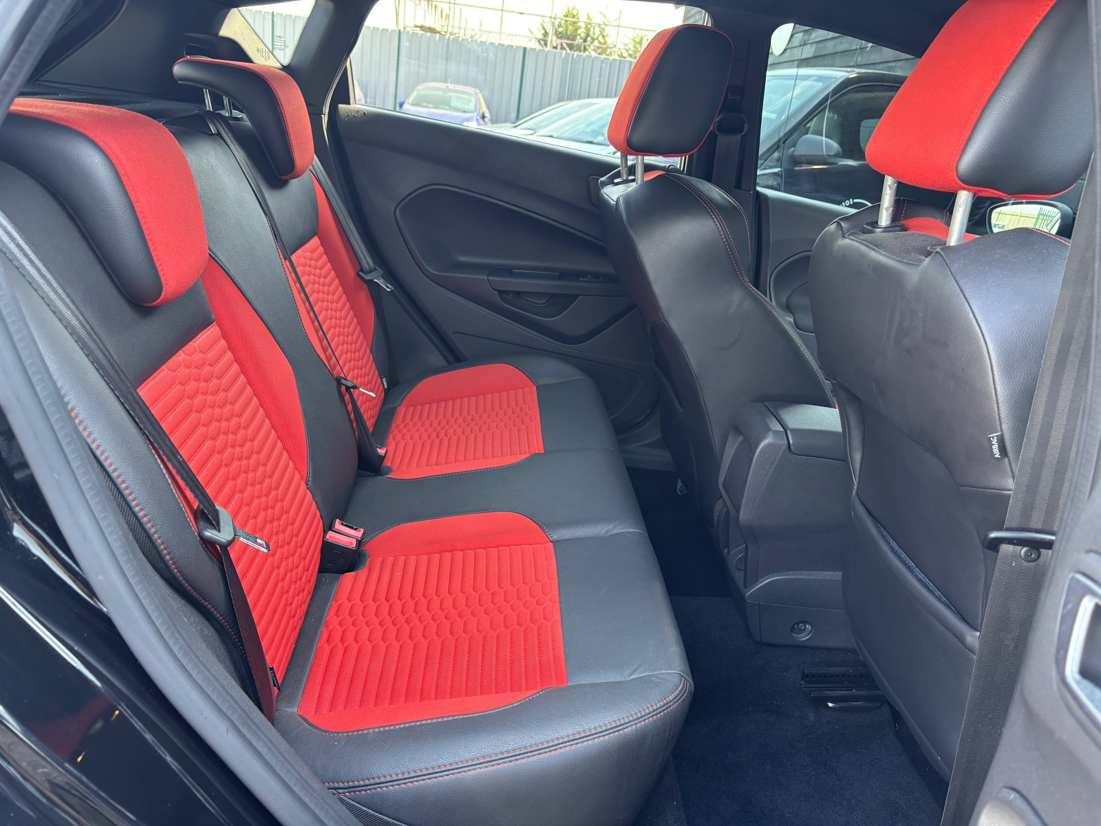 
                                                Voiture
                                                 Ford Fiesta ST-3
