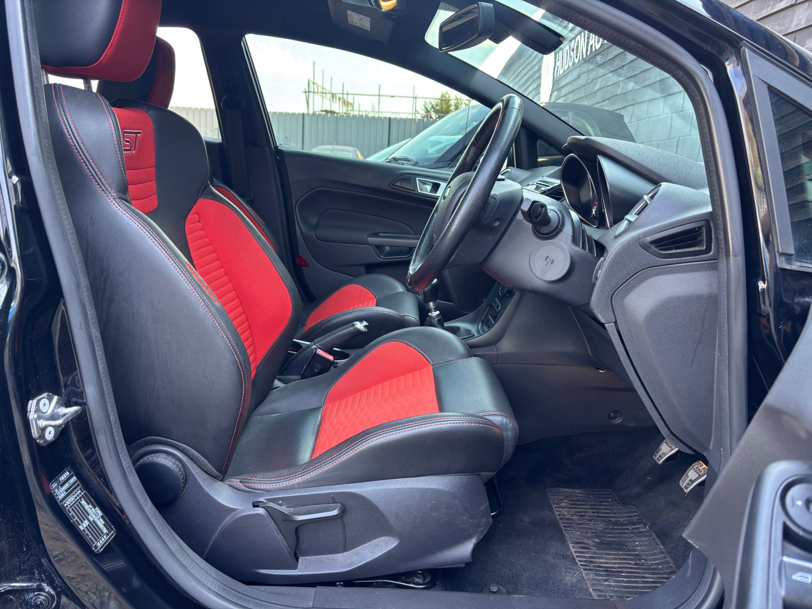 
                                                Voiture
                                                 Ford Fiesta ST-3